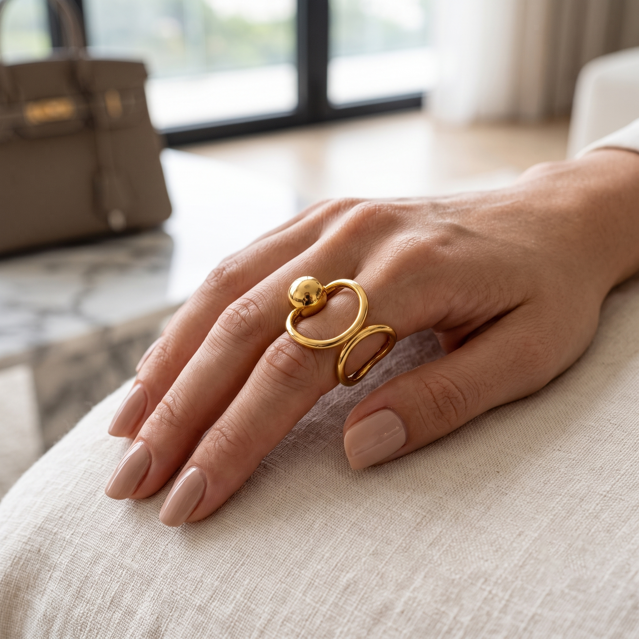 Zarvea Orbit Loop – Sculptural Gold-Tone Ring for Women